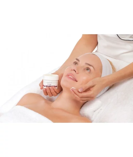 Защитный крем (Шаг 6) Christina Chateau de Beaute Shielding Cream SPF 20 150 мл